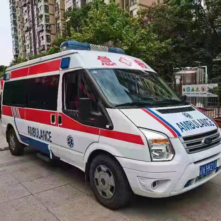 矿区长途救护车护送病人返乡